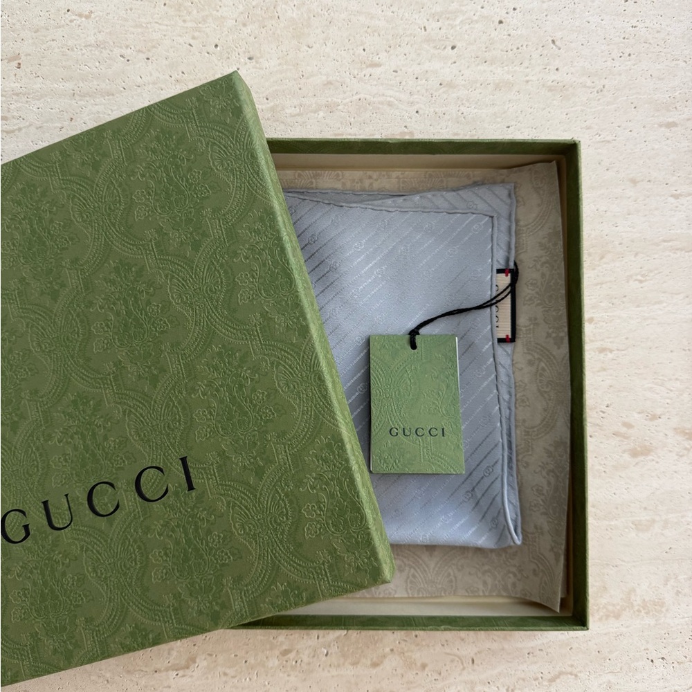 NWT GUCCI GG JACQUARD SILK GRAY SCARF